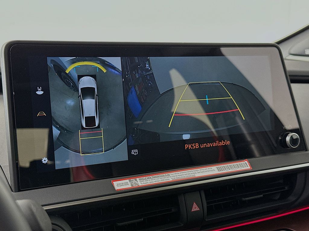 Thumbnail: 2025 Toyota Prius v - 26