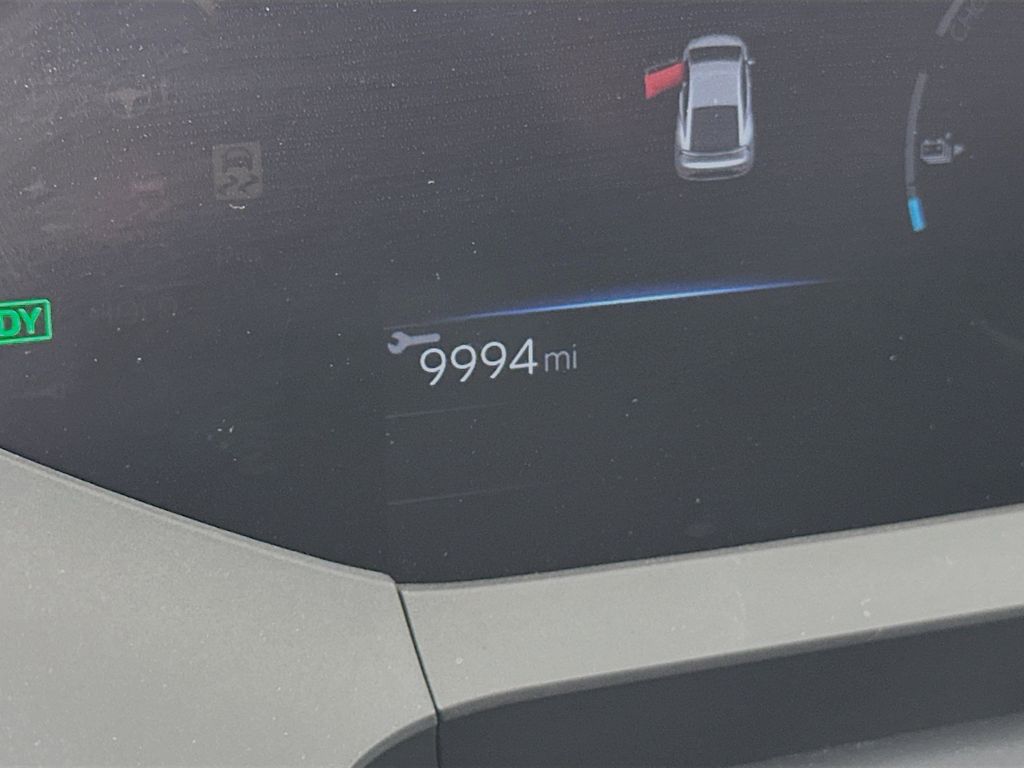 Thumbnail: 2025 Toyota Prius v - 22
