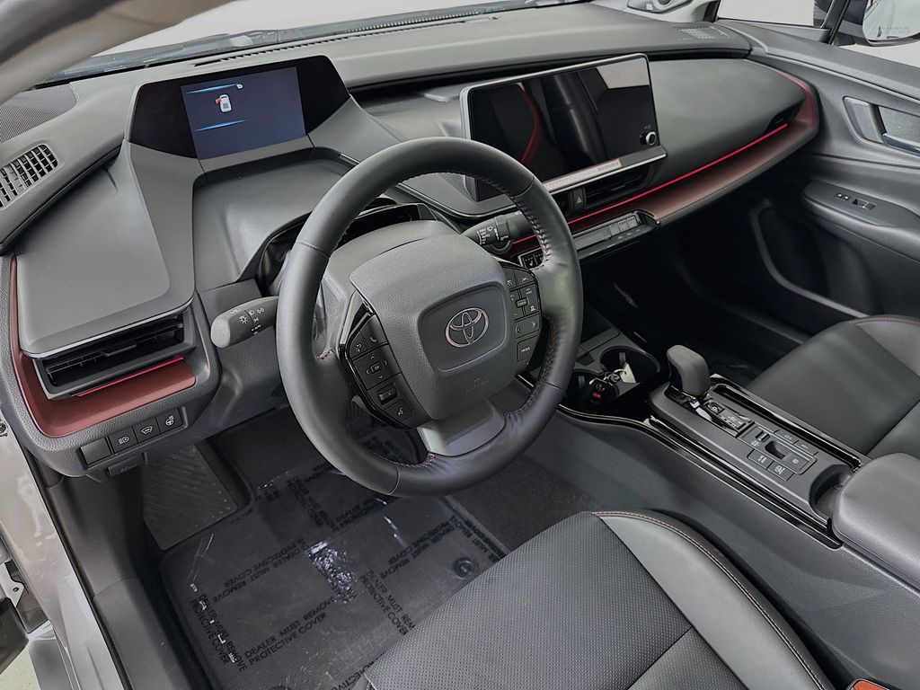 Thumbnail: 2025 Toyota Prius v - 2