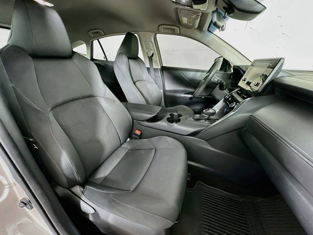 Thumbnail: 2021 Toyota Venza - 12
