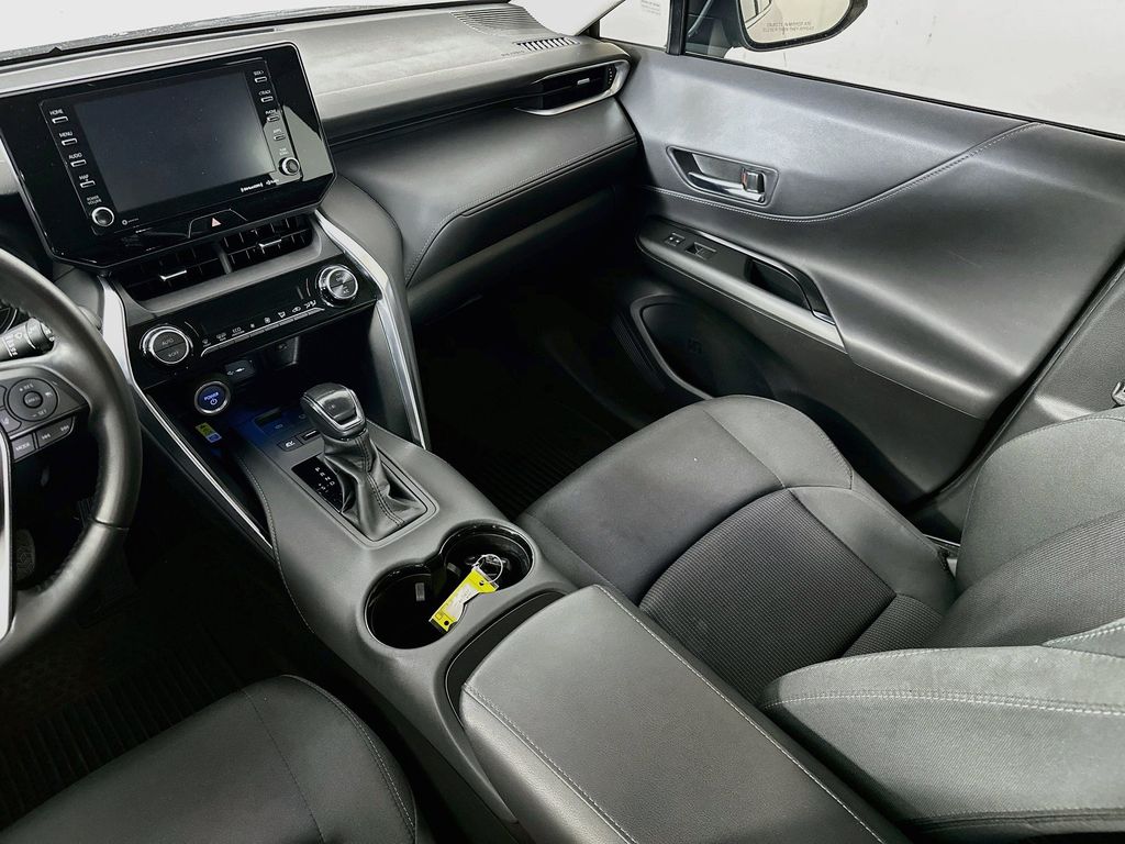 Thumbnail: 2021 Toyota Venza - 14