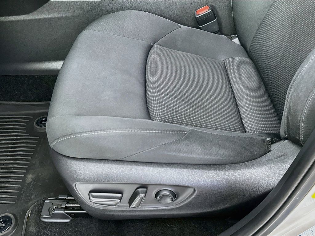 Thumbnail: 2021 Toyota Venza - 30