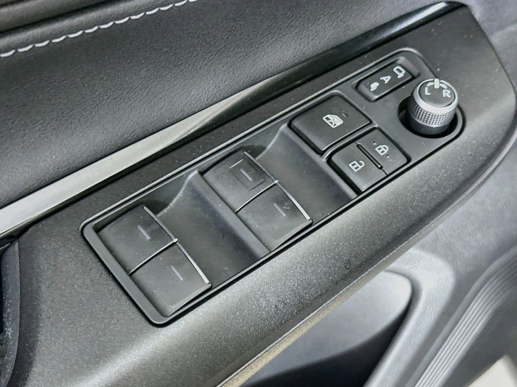 Thumbnail: 2021 Toyota Venza - 29