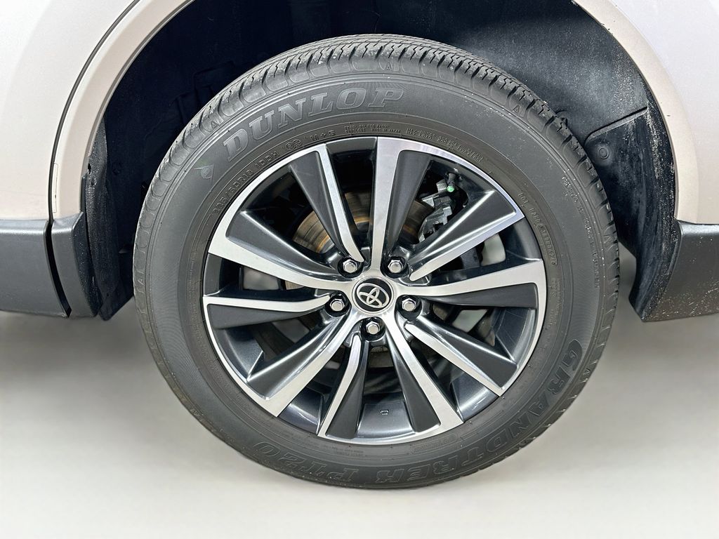 Thumbnail: 2021 Toyota Venza - 8