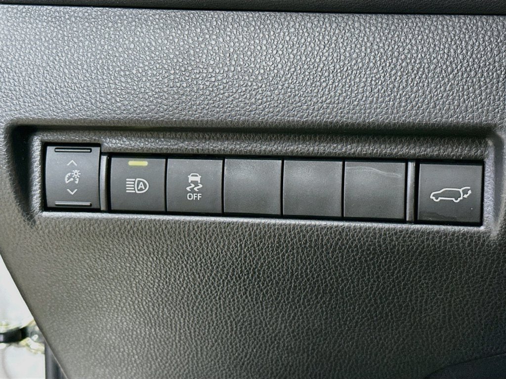 Thumbnail: 2021 Toyota Venza - 27