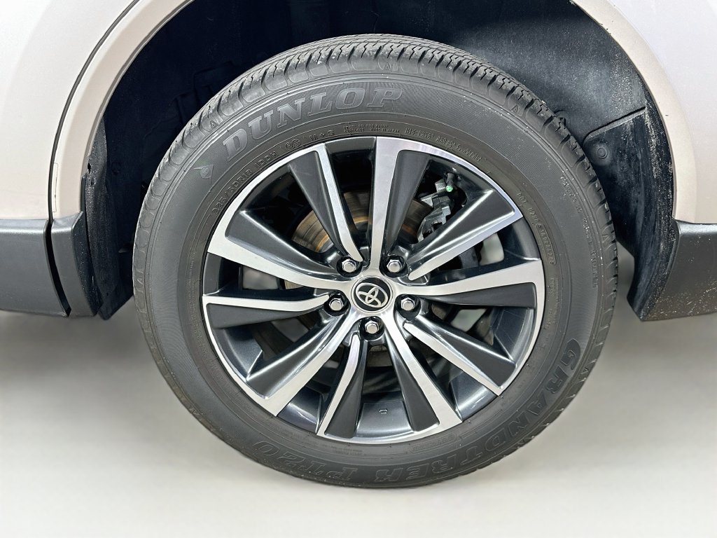 Thumbnail: 2021 Toyota Venza - 8