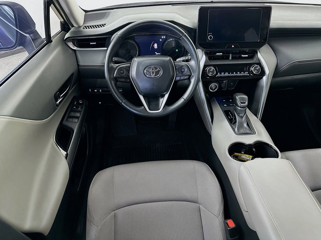 2023 Toyota Venza LE 10
