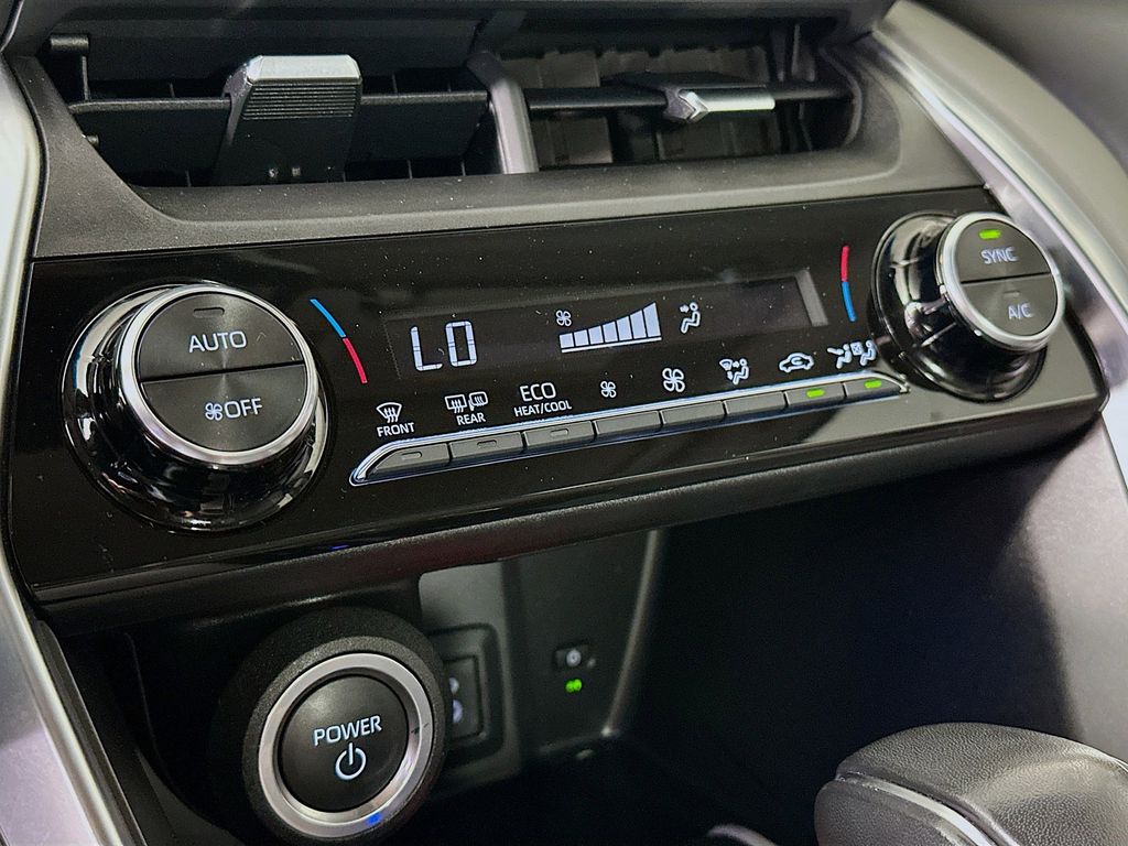 2023 Toyota Venza LE 23