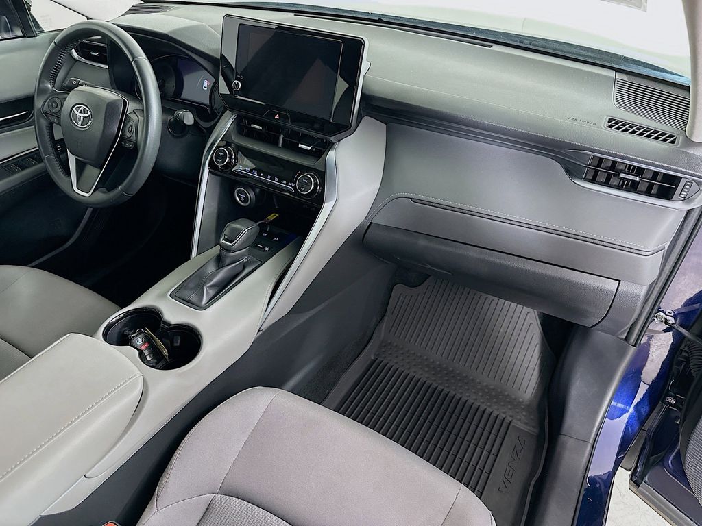 2023 Toyota Venza LE 31