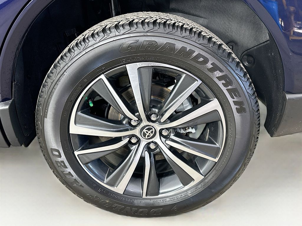 2023 Toyota Venza LE 8