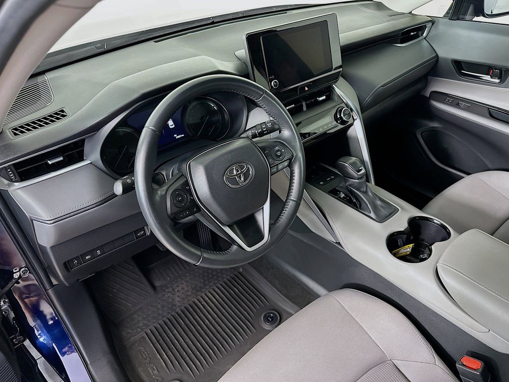 2023 Toyota Venza LE 2