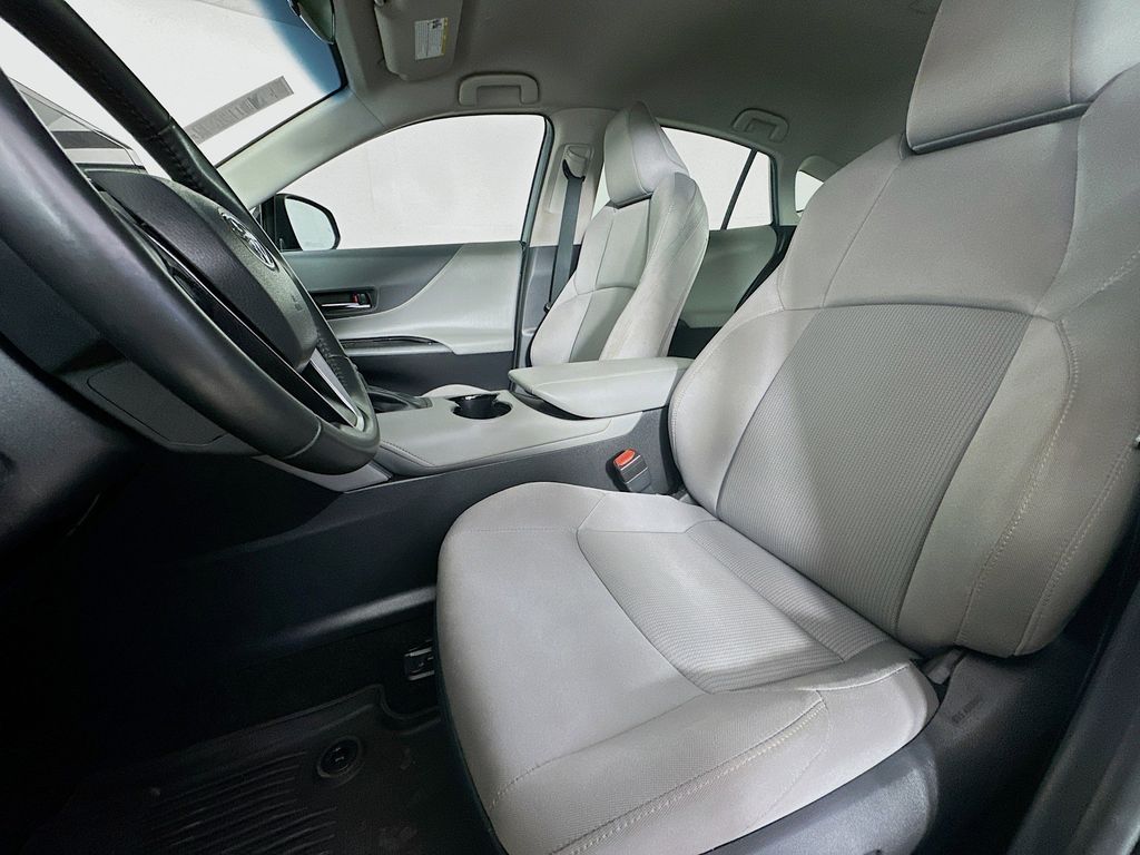 2023 Toyota Venza LE 11