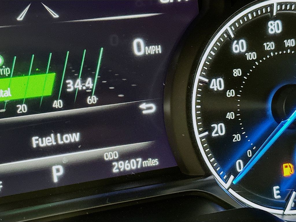 2023 Toyota Venza LE 18