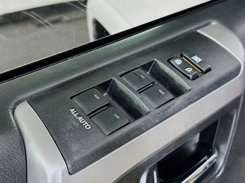 Thumbnail: 2019 Toyota 4Runner - 28