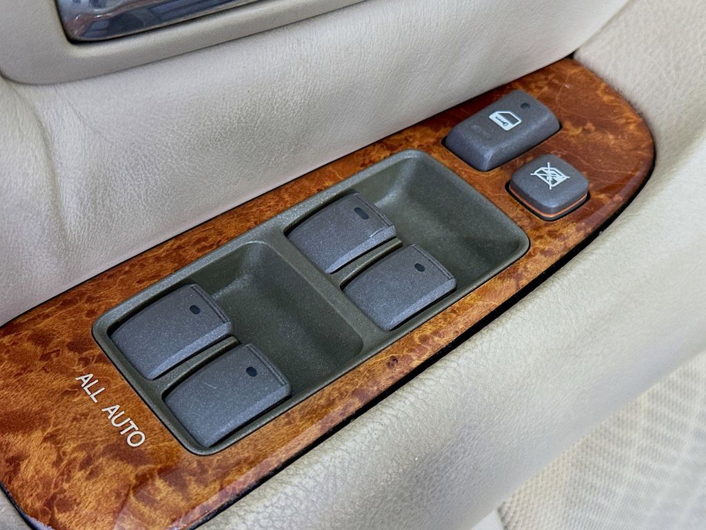 Thumbnail: 2004 Lexus LS - 28