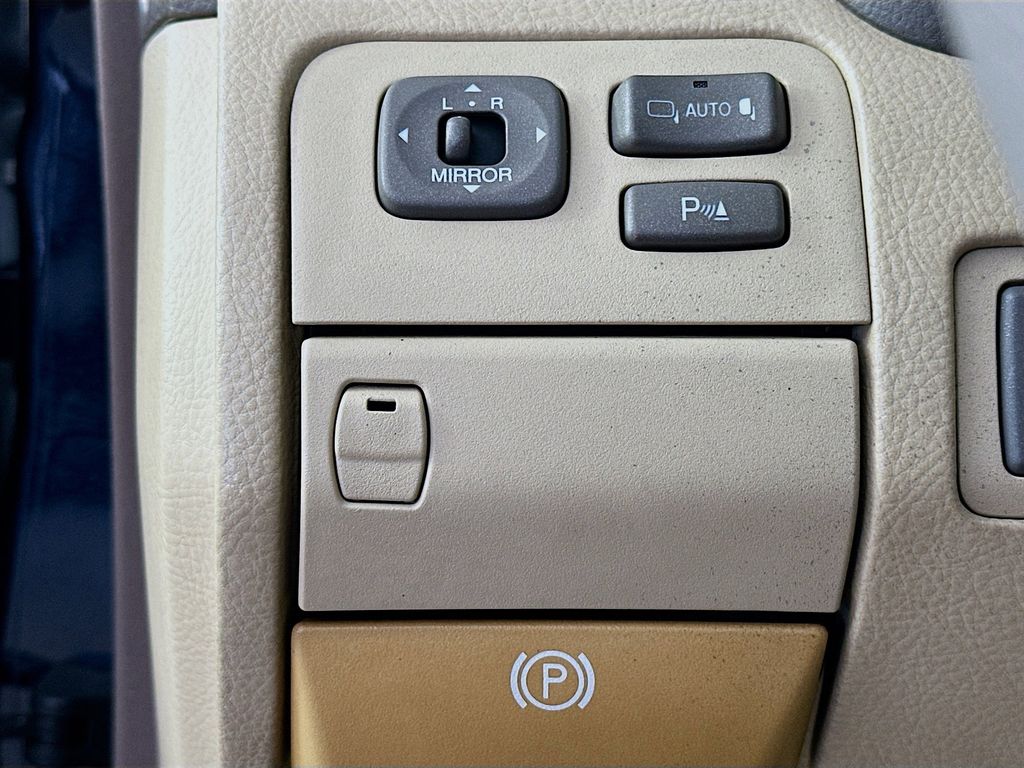 Thumbnail: 2004 Lexus LS - 27
