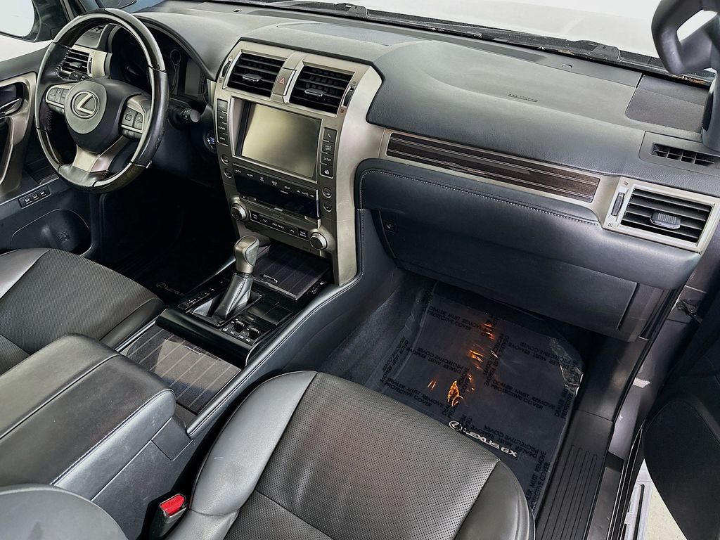 Thumbnail: 2020 Lexus GX - 35