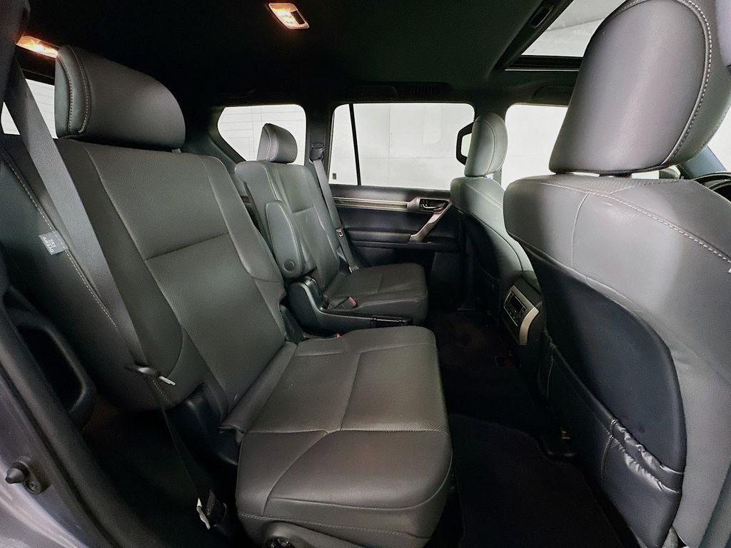 Thumbnail: 2020 Lexus GX - 34