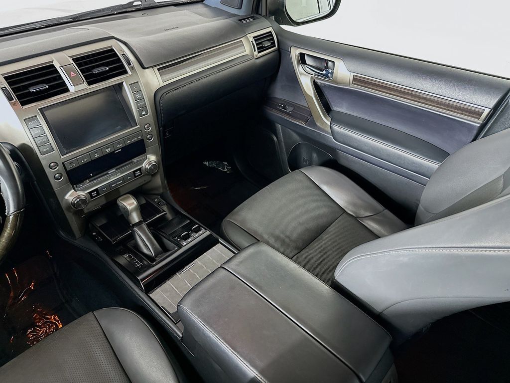 Thumbnail: 2020 Lexus GX - 14