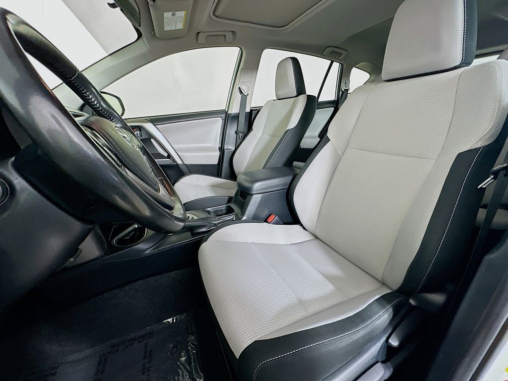 Thumbnail: 2018 Toyota RAV4 - 11