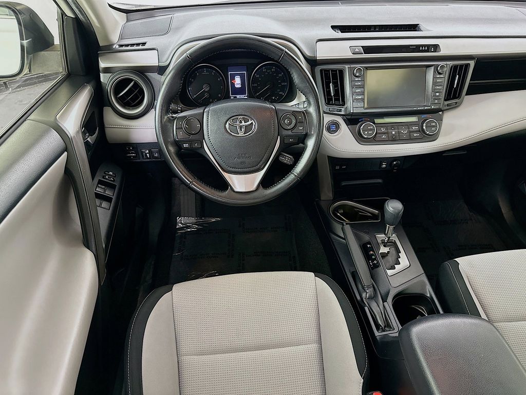 Thumbnail: 2018 Toyota RAV4 - 10