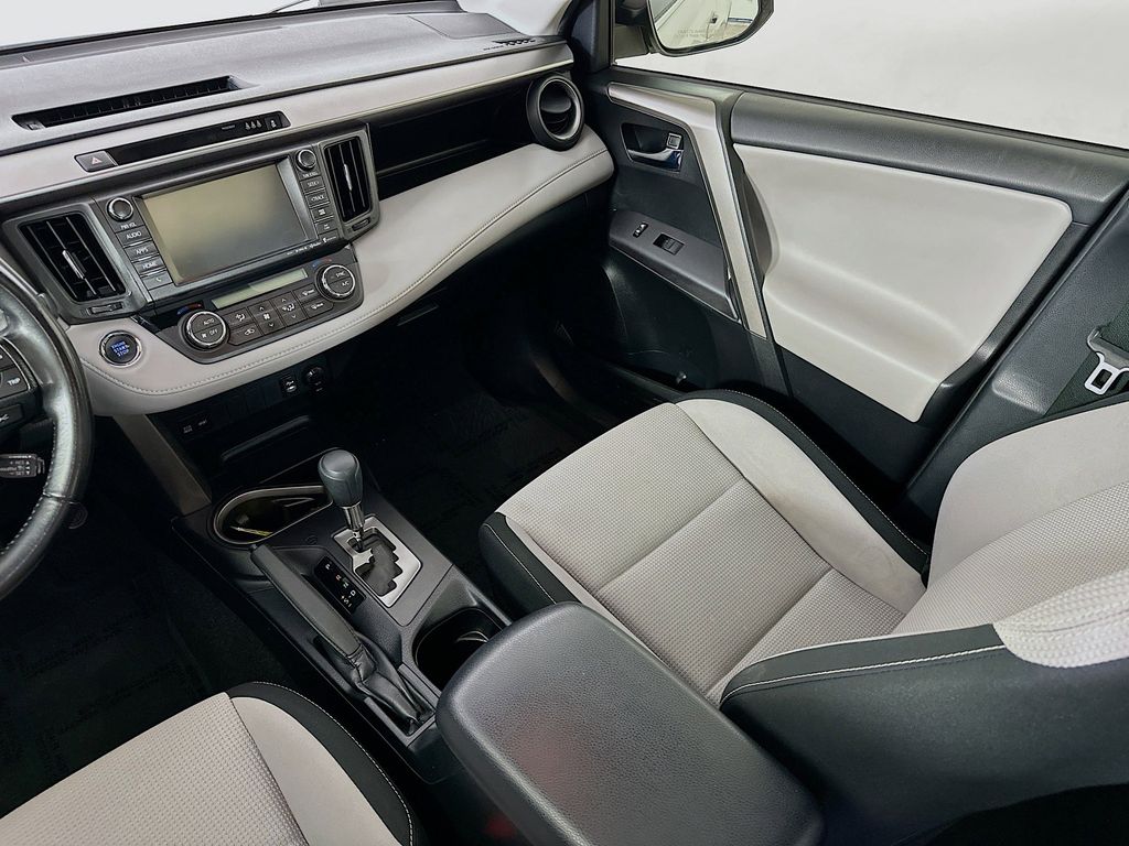 Thumbnail: 2018 Toyota RAV4 - 14