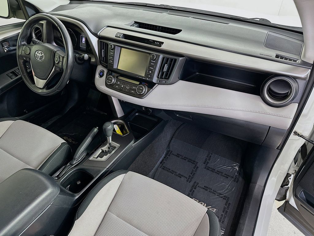 Thumbnail: 2018 Toyota RAV4 - 32