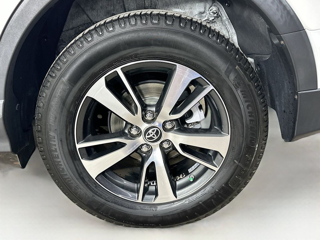 Thumbnail: 2018 Toyota RAV4 - 8