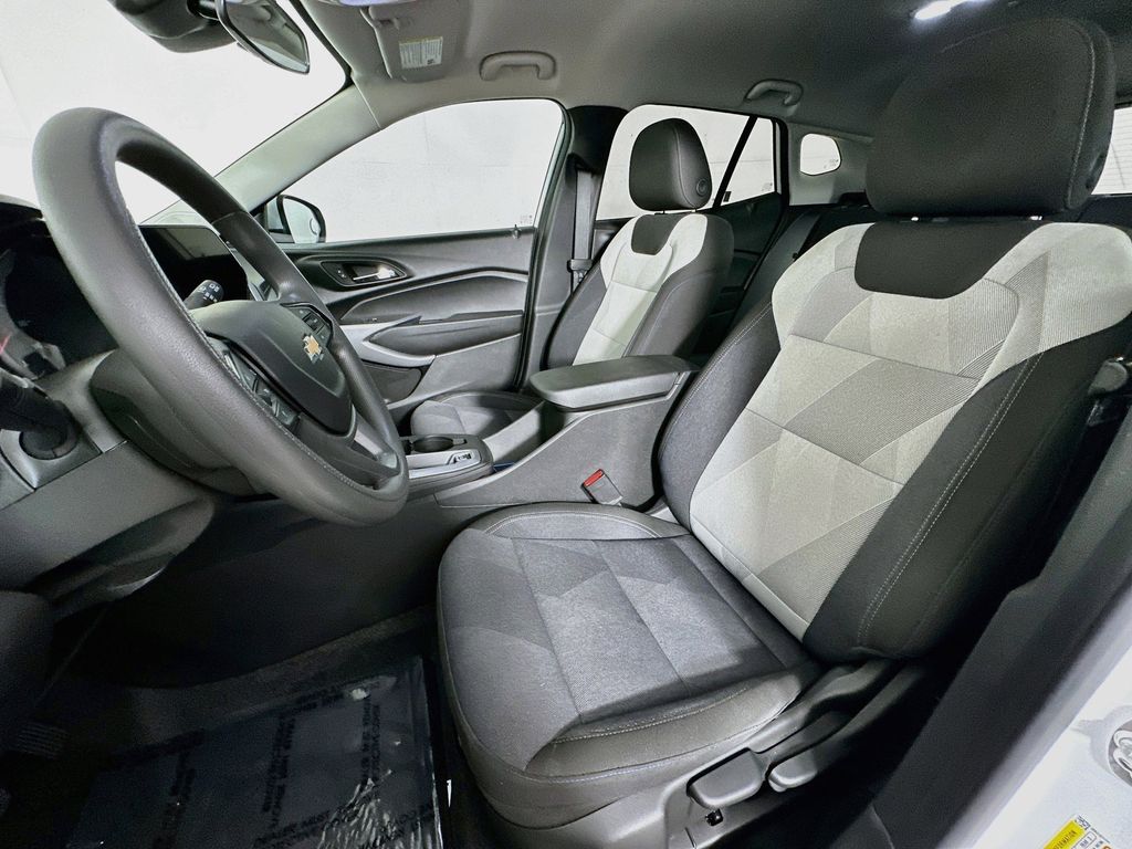 Thumbnail: 2024 Chevrolet Trax - 10