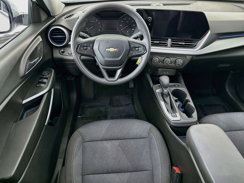 Thumbnail: 2024 Chevrolet Trax - 9