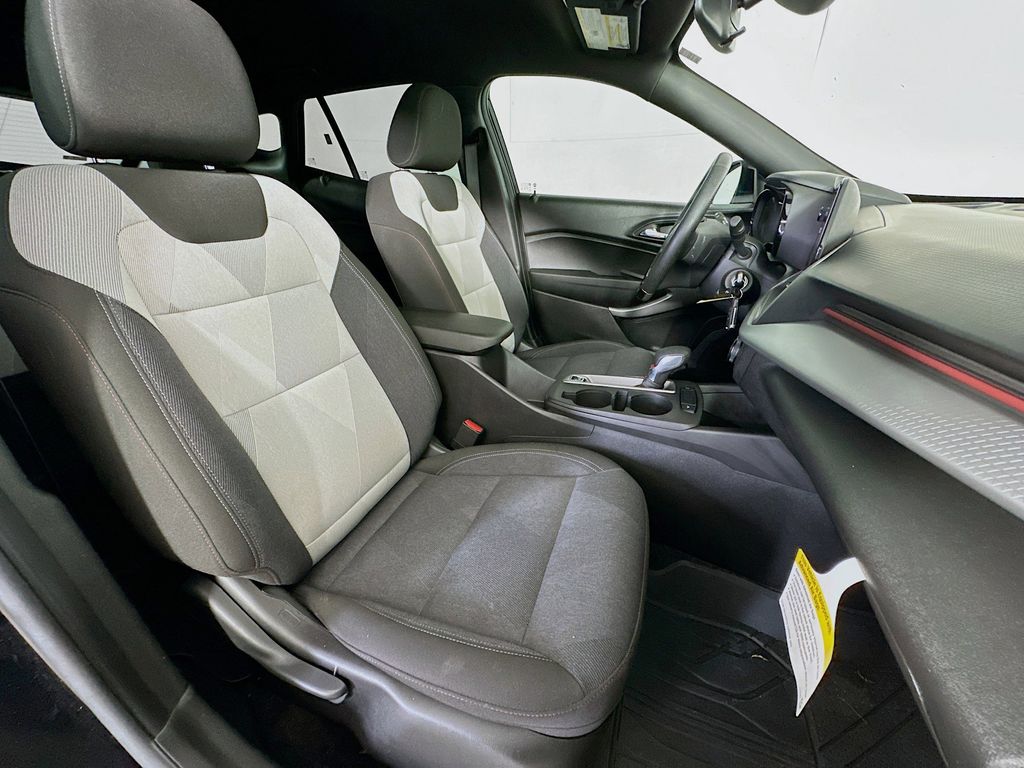 Thumbnail: 2024 Chevrolet Trax - 12