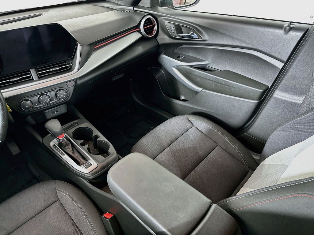 Thumbnail: 2025 Chevrolet Trax - 14