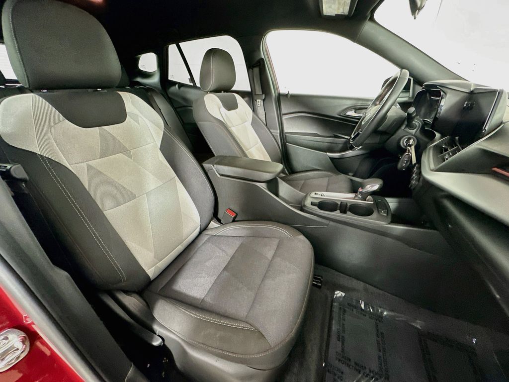 Thumbnail: 2025 Chevrolet Trax - 12