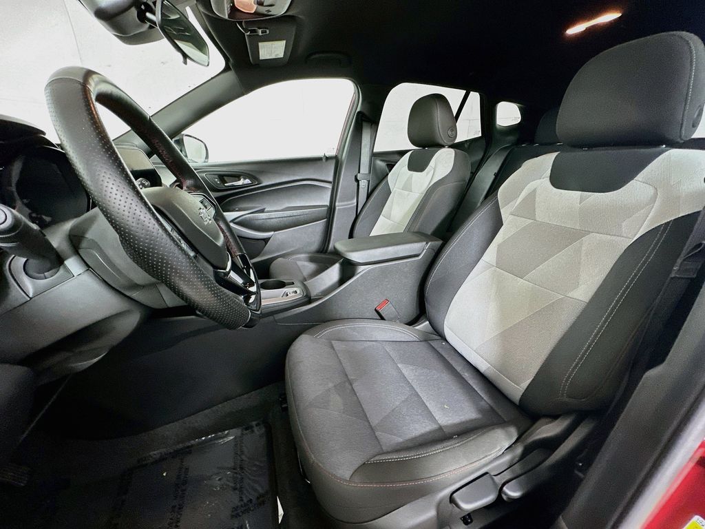 Thumbnail: 2025 Chevrolet Trax - 11
