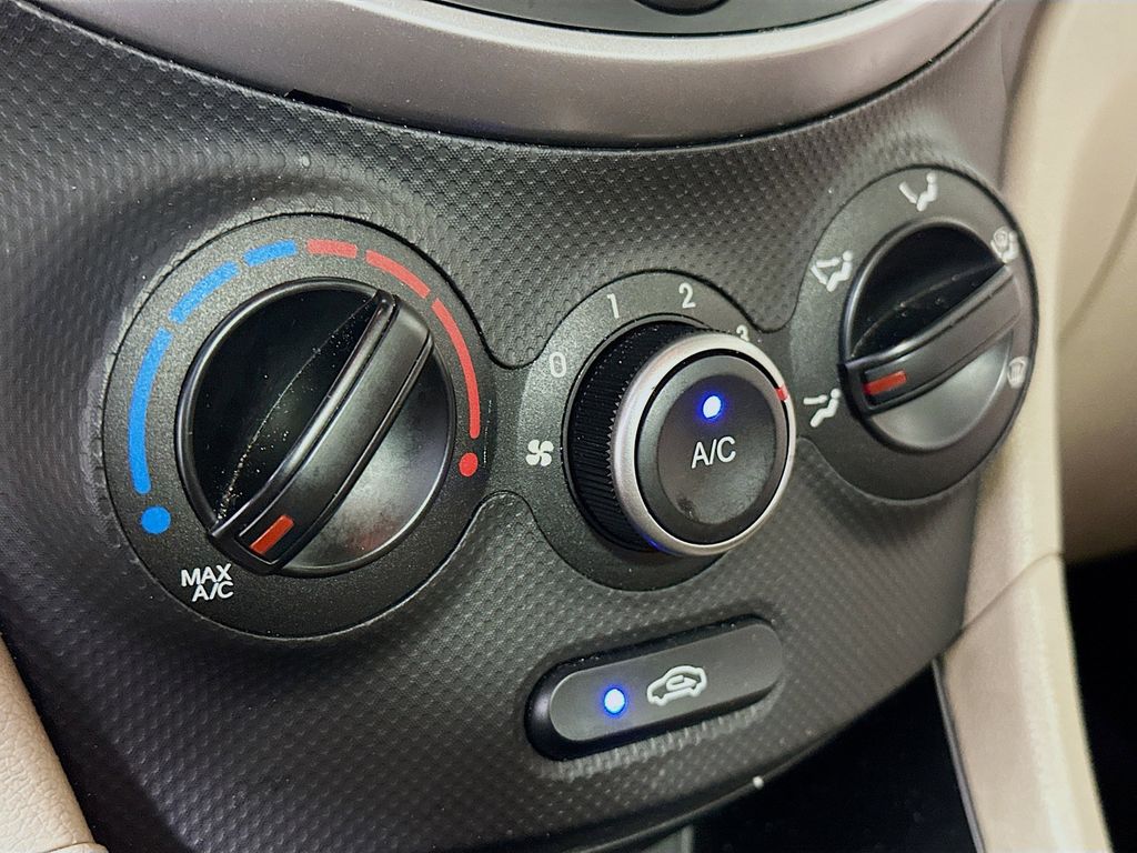 Thumbnail: 2015 Hyundai Accent - 22