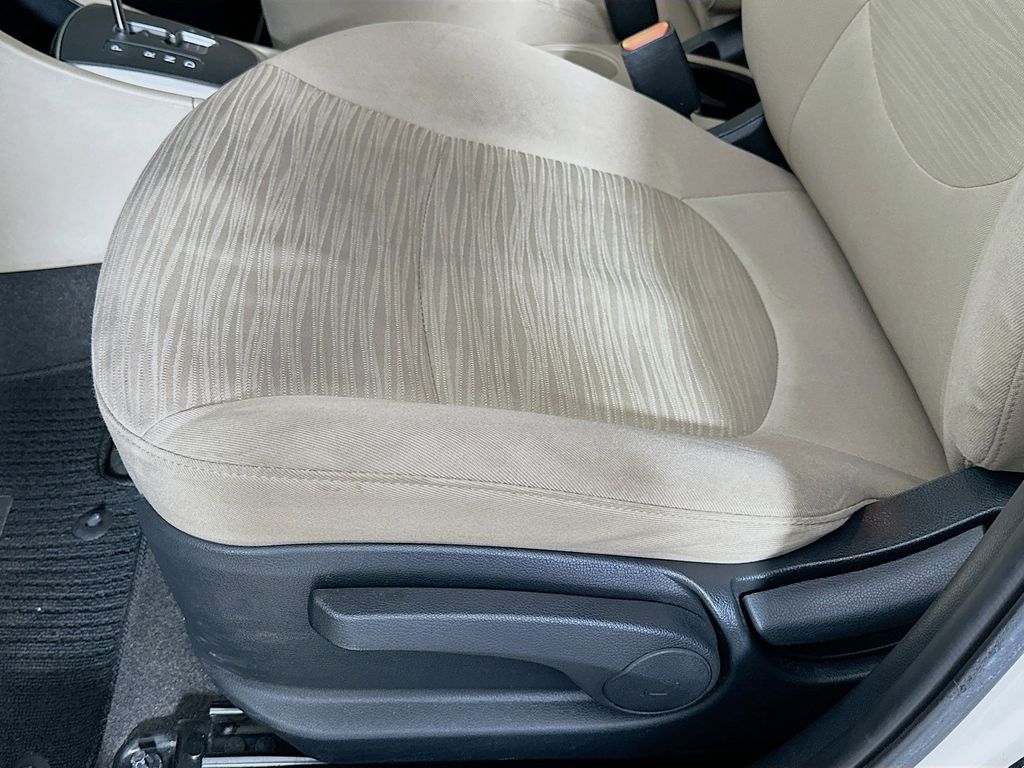 Thumbnail: 2015 Hyundai Accent - 27