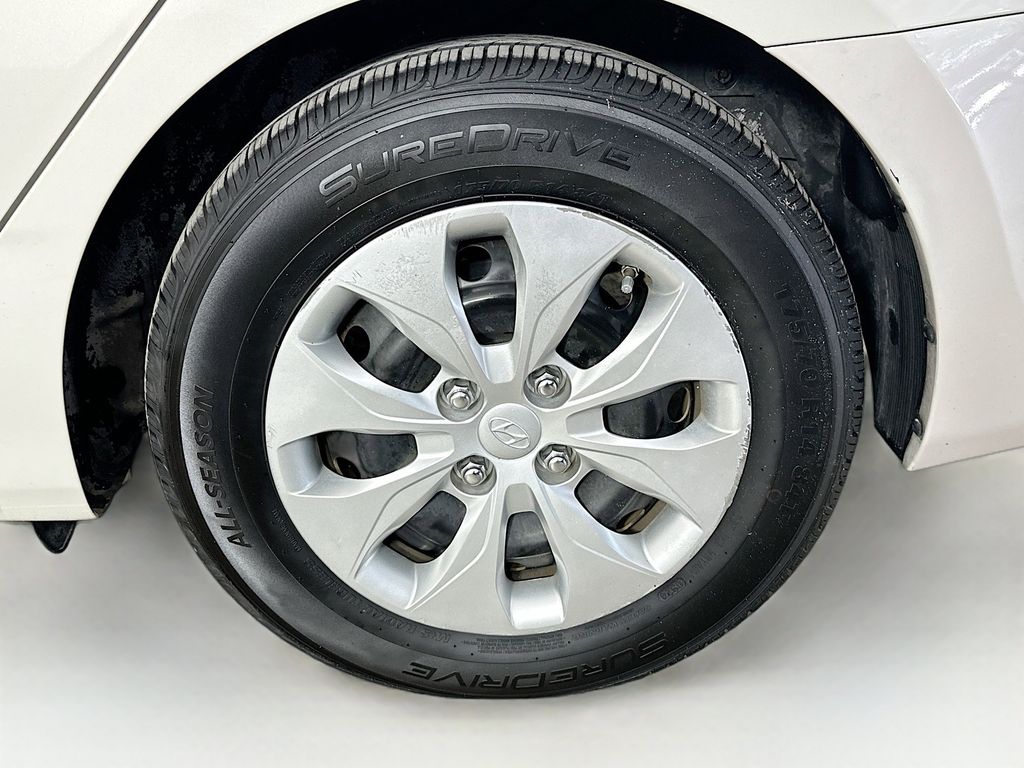 Thumbnail: 2015 Hyundai Accent - 8