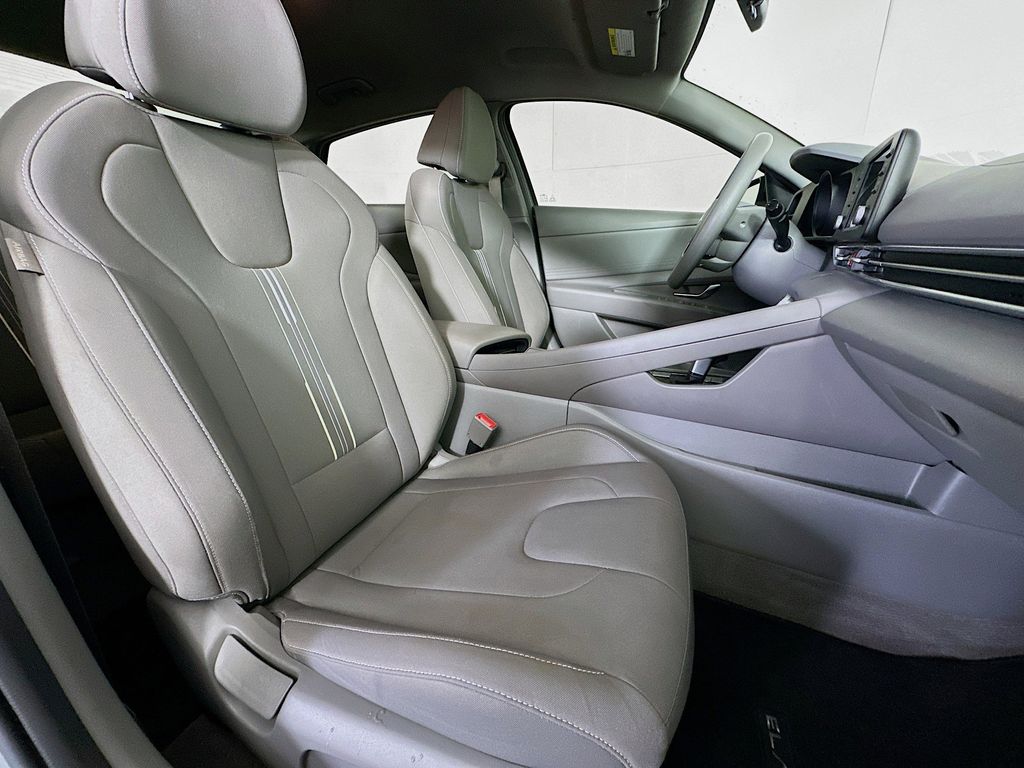 Thumbnail: 2021 Hyundai Elantra - 11