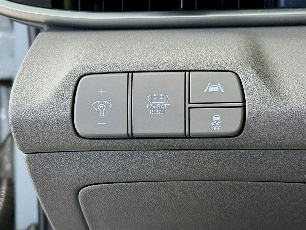 Thumbnail: 2021 Hyundai Elantra - 26