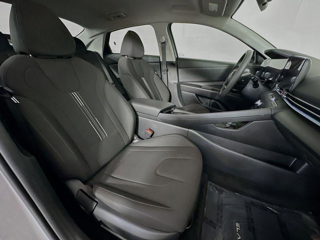Thumbnail: 2024 Hyundai Elantra - 10