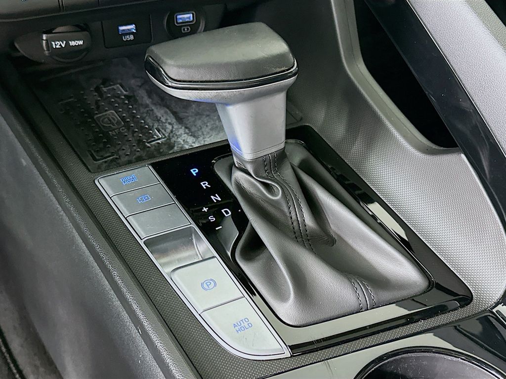 Thumbnail: 2022 Hyundai Elantra - 16