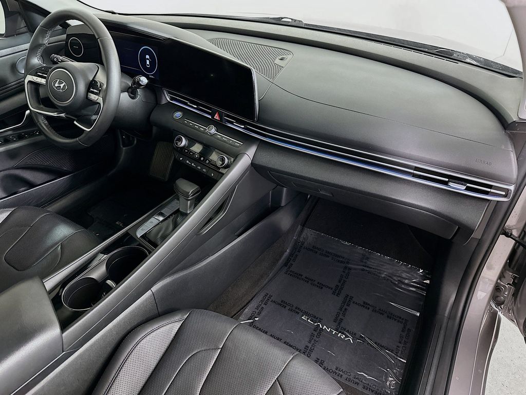 Thumbnail: 2022 Hyundai Elantra - 34