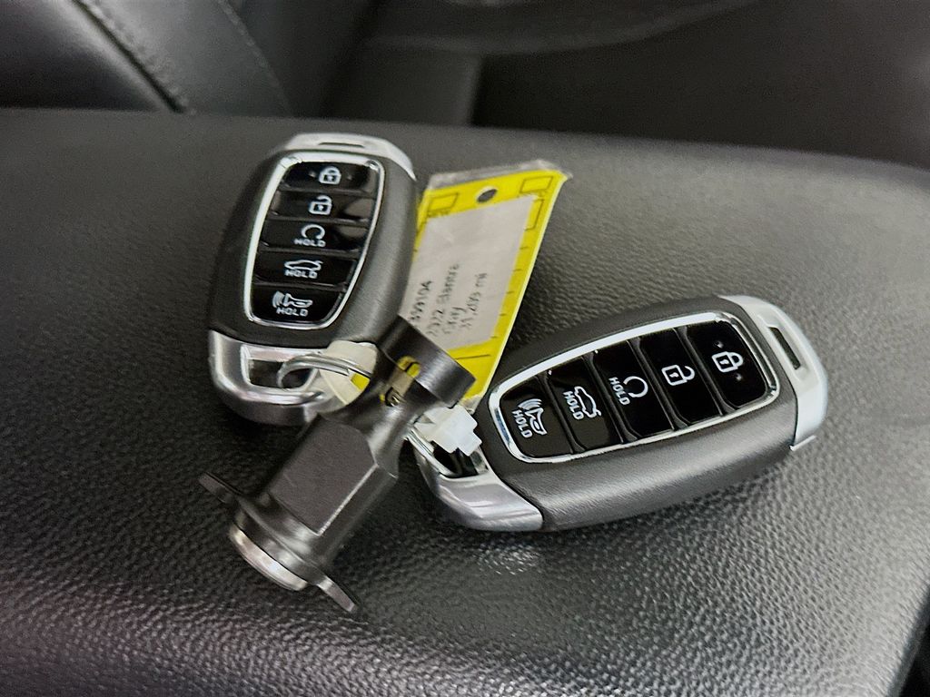 Thumbnail: 2022 Hyundai Elantra - 18