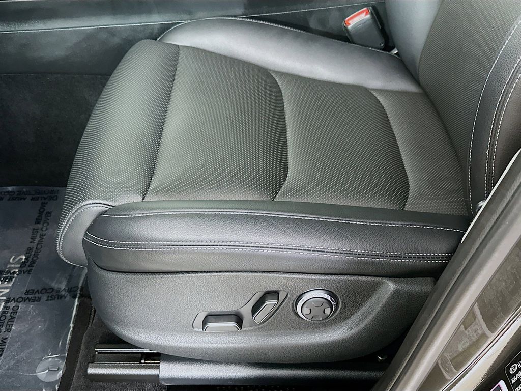 Thumbnail: 2025 Genesis GV70 - 30