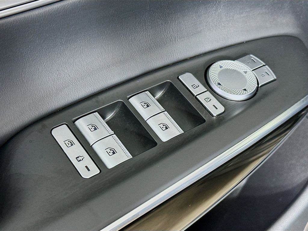 Thumbnail: 2025 Genesis GV70 - 29