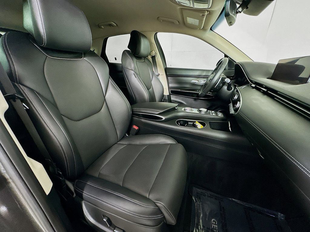 Thumbnail: 2025 Genesis GV70 - 12