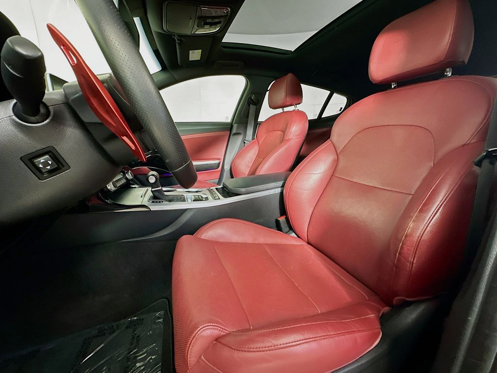 Thumbnail: 2018 Kia Stinger - 10