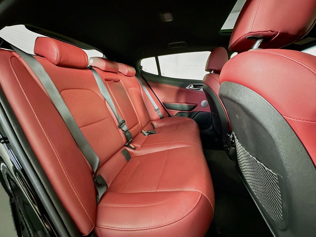 Thumbnail: 2018 Kia Stinger - 12