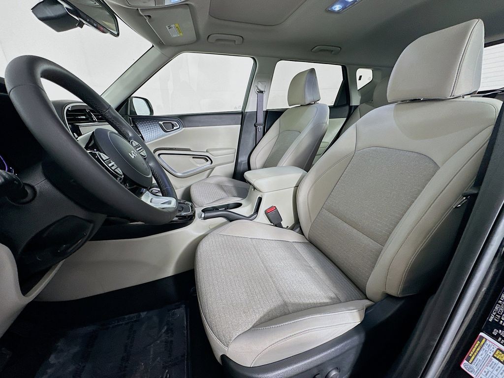 Thumbnail: 2023 Kia Soul - 10