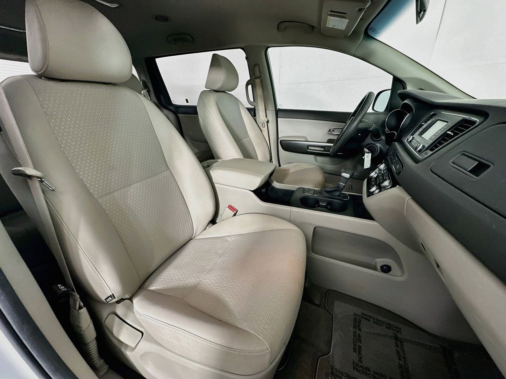 Thumbnail: 2018 Kia Sedona - 12